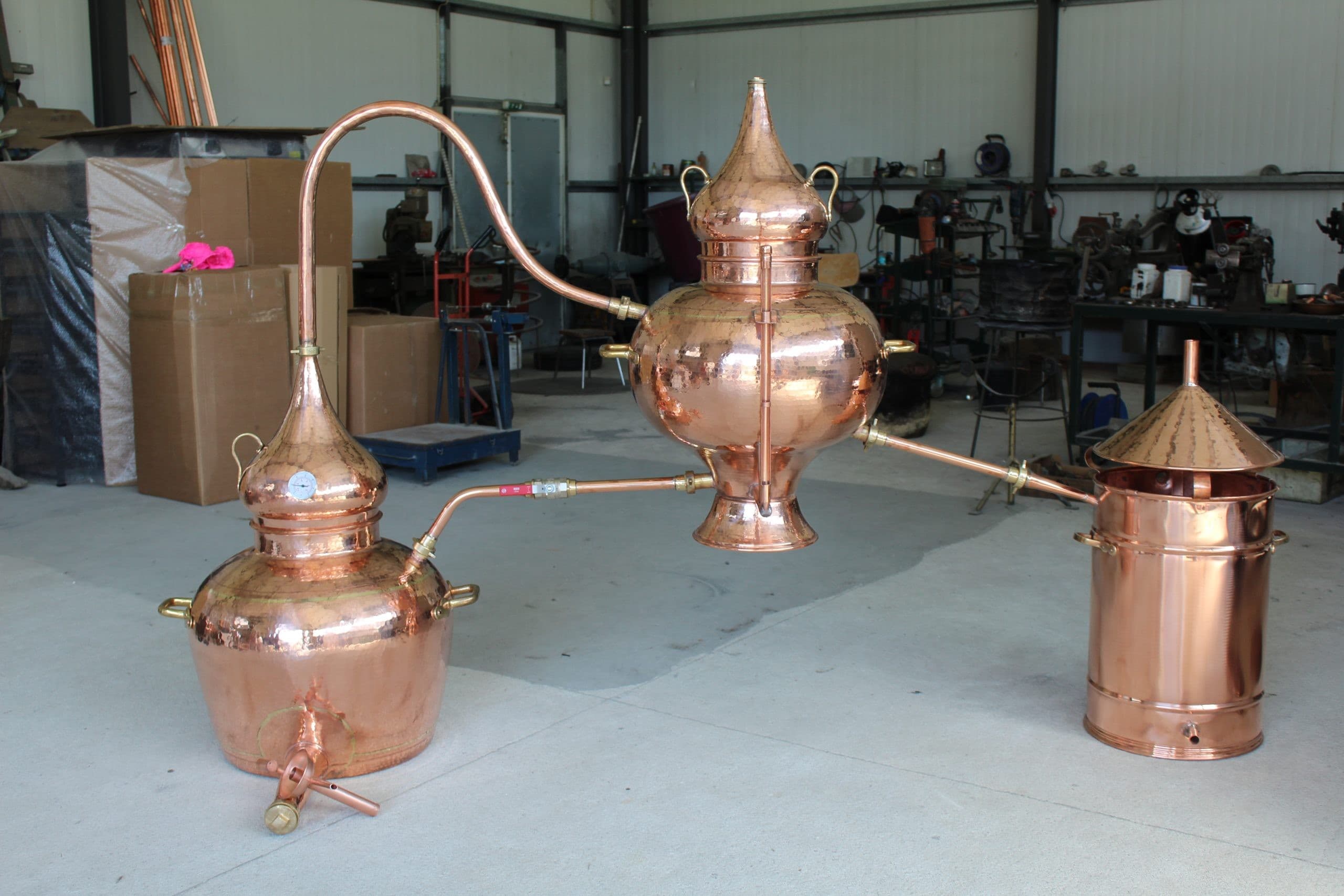 Copper pot with soldered union construction, draining pipe and brass stopper, swan neck lid with brass connector