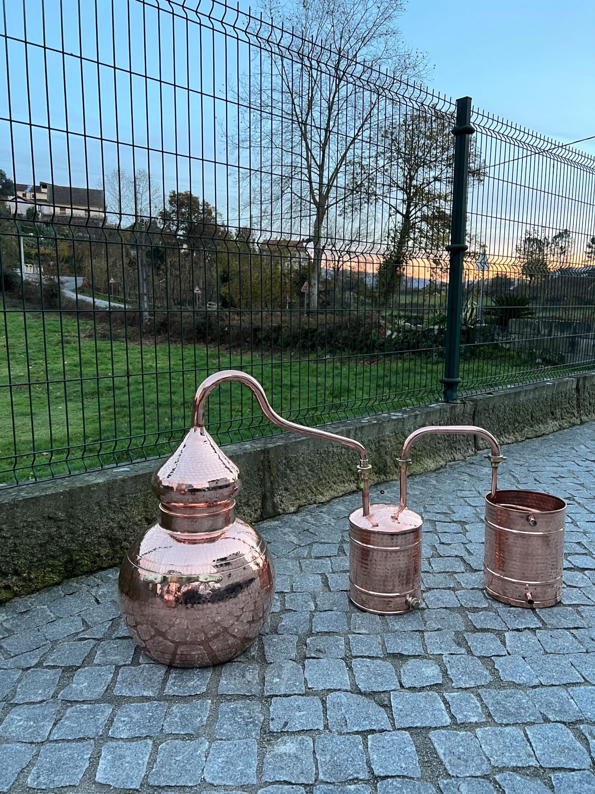 This complete distilling unit includes: a 20 L premium alembic equipped with a copper pot with soldered union construction, a swan neck lid and a condensing recipient with serpentine coil and water inlet/outlet. It also comes with an added 8 L thumper keg. You can customize the still with thermometer by adding this to the shopping cart, or you can contact us if you would like to add a 2" tri clamp opening for the thumper.